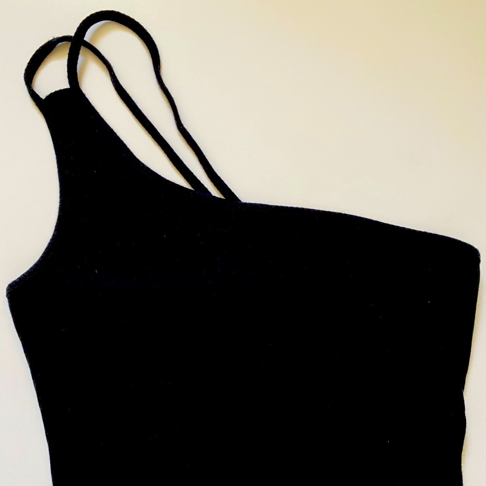 Asymmetrical crop tank